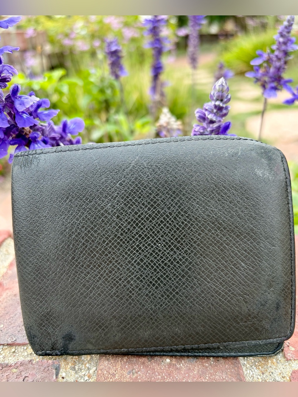 Louis Vuitton Men’s Slimline Taiga Leather Vintage Wallet